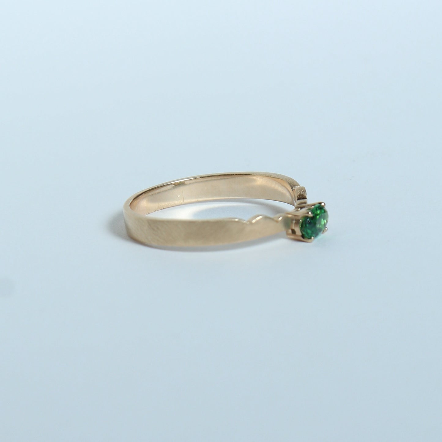 MOKO Ring /Green Garnet